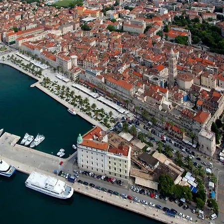 Emperor's Chambers Luxury Lägenhet *